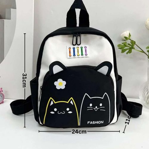 Sac à dos compact et léger, idéal pour transporter vos essentiels au quotidien.