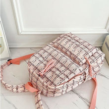 Sac à dos moderne avec rangement organisé, conçu pour les besoins quotidiens.