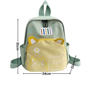Sac à dos compact et léger, idéal pour transporter vos essentiels au quotidien.