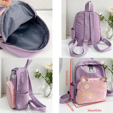 Sac à dos compact et léger, idéal pour transporter vos essentiels au quotidien.