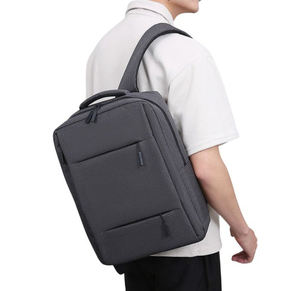 Sac à dos élégant avec design ergonomique et espace optimisé pour accessoires.