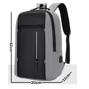 Sac à dos moderne avec port USB intégré, idéal pour bureau, école et voyages.