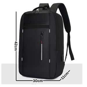 Sac à dos moderne avec port USB intégré, idéal pour bureau, école et voyages.
