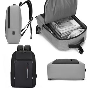 Sac à dos moderne avec port USB intégré, idéal pour bureau, école et voyages.