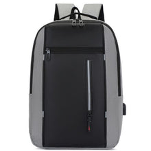 Sac à dos moderne avec port USB intégré, idéal pour bureau, école et voyages.