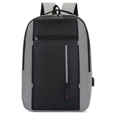 Sac à dos moderne avec port USB intégré, idéal pour bureau, école et voyages.
