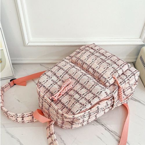 Sac à dos moderne avec rangement organisé, conçu pour les besoins quotidiens.