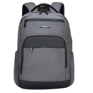 Sac à dos polyvalent avec rangement sécurisé et port USB pour vos déplacements.