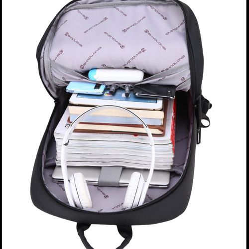 Sac à dos polyvalent avec rangement sécurisé et port USB pour vos déplacements.