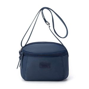 Sac à main compact et pratique avec poche zippée, parfait pour vos sorties.