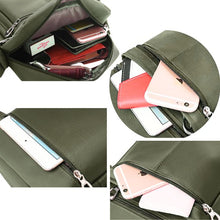 Sac compact et léger pour homme avec rangements sécurisés et design moderne.