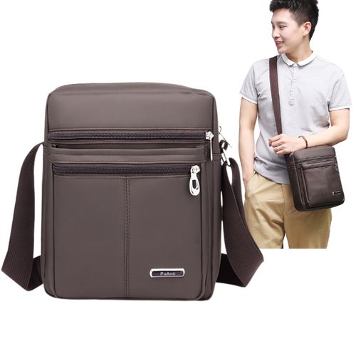 Sac compact et léger pour homme avec rangements sécurisés et design moderne.