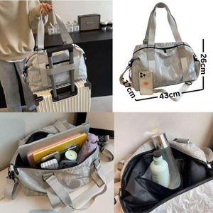 Sac de voyage léger et spacieux avec design tendance, Sac de sport, travail .