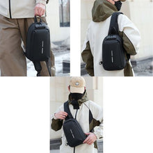 Sac pratique et robuste avec plusieurs compartiments de rangement sécurisés.