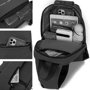 Sac pratique et robuste avec plusieurs compartiments de rangement sécurisés.