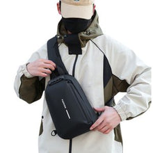 Sac pratique et robuste avec plusieurs compartiments de rangement sécurisés.