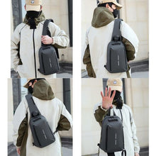 Sac pratique et robuste avec plusieurs compartiments de rangement sécurisés.